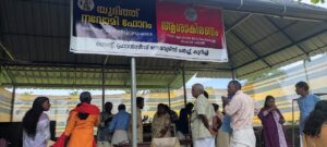 കുറിച്ചിയിലെ “ആശാകിരണം” സന്നദ്ധ പ്രവർത്തകർ ധനസമാഹരണത്തിനായി നടത്തുന്ന ടീ സ്റ്റാൾ