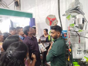 നവ സംരംഭകർക്കായി മലയാള മനോരമ എറണാകുളത്ത് സംഘടിപ്പിച്ച അത്യാധുനിക മെഷനറികളുടെ പ്രദർശന മേള സന്ദർശനം