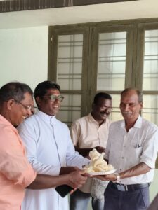 കൂൺ കൃഷിയുടെ ആദ്യ വിളവെടുപ്പ്